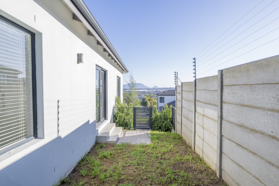 3 Bedroom Property for Sale in Protea Heights Western Cape